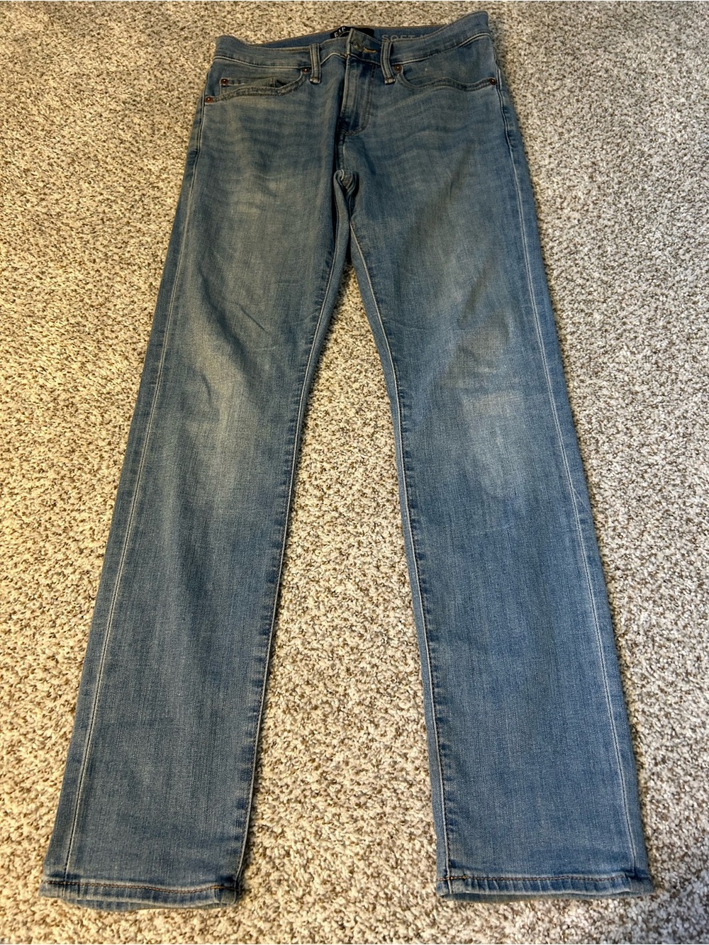 GAP Men's Straight Jeans in Medium Blue Wash